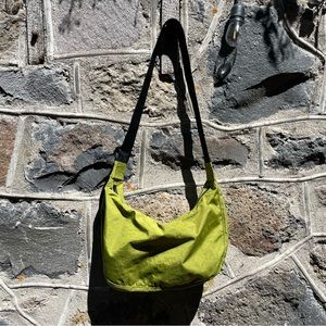 NWT Baggu Medium Nylon Crescent Bag in Avocado